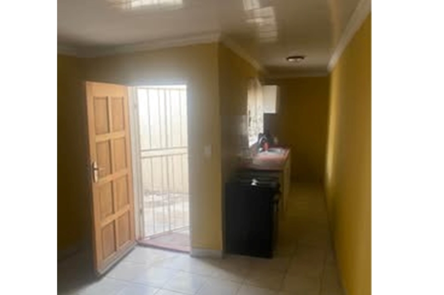 To Let 1 Bedroom Property for Rent in Mondeor Gauteng