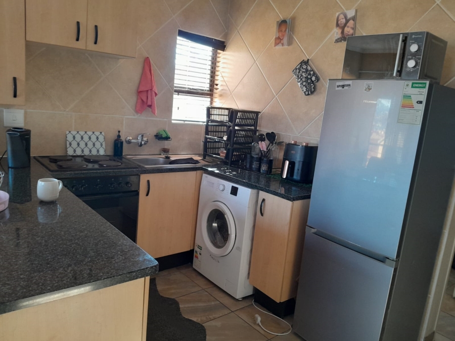 1 Bedroom Property for Sale in Mulbarton Gauteng