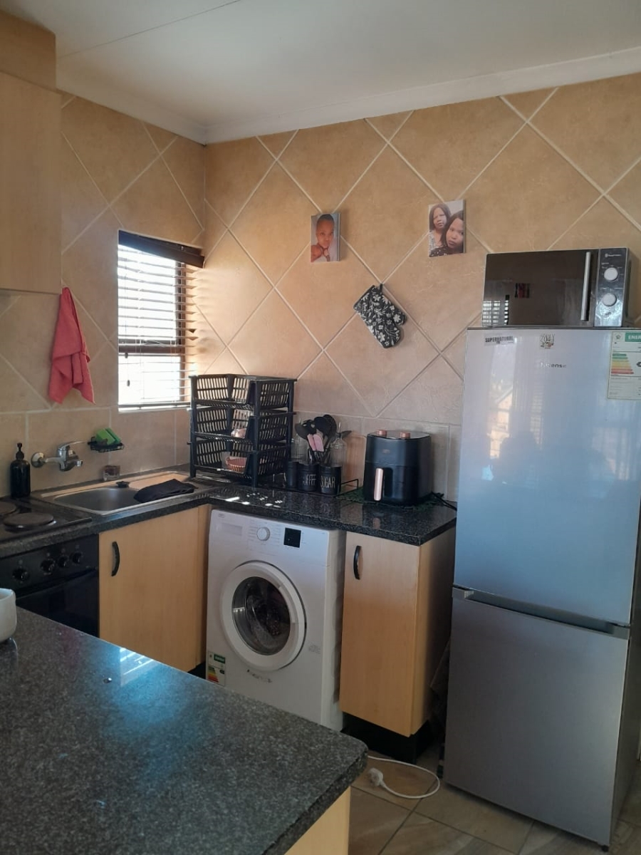 1 Bedroom Property for Sale in Mulbarton Gauteng