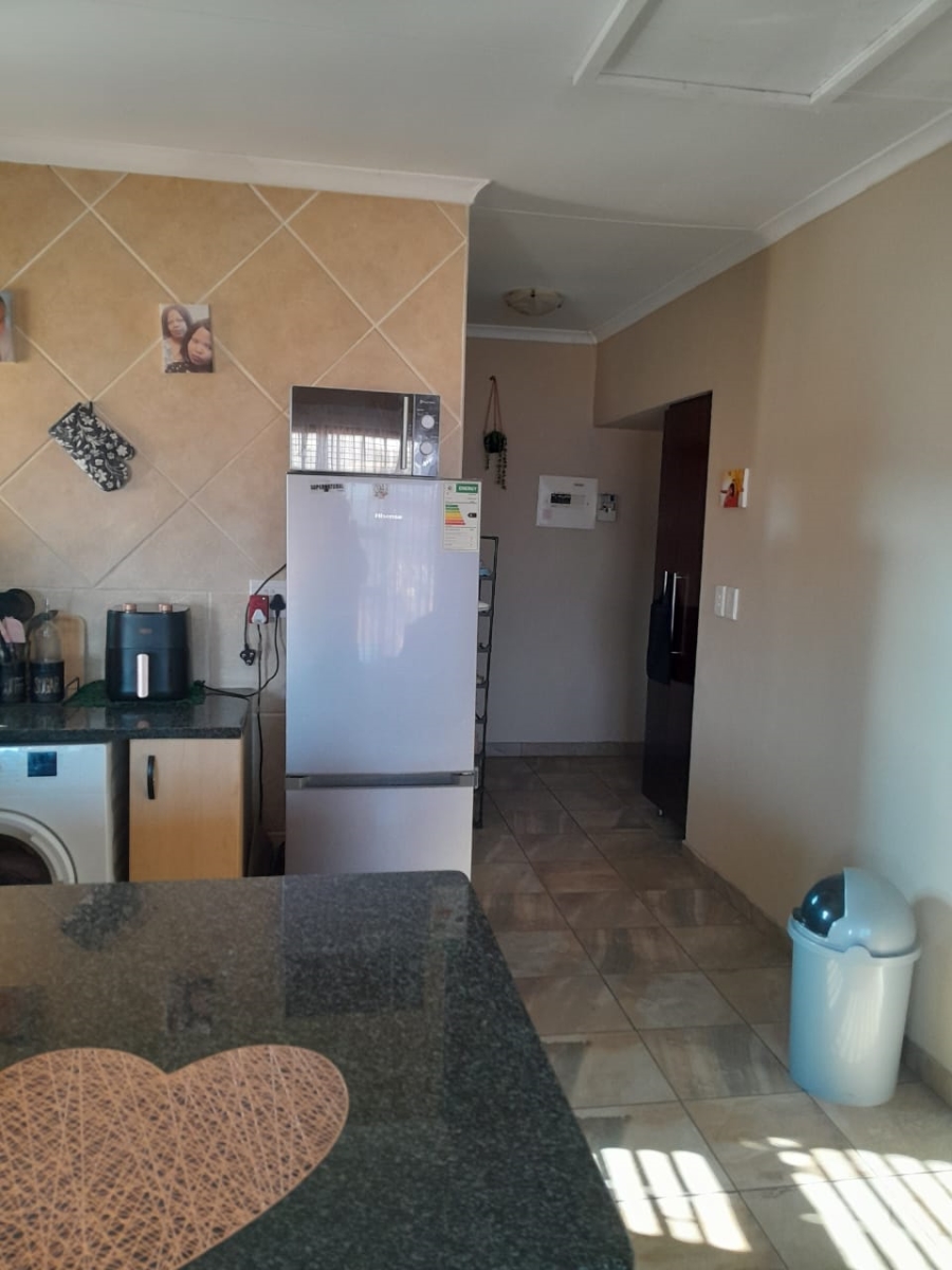 1 Bedroom Property for Sale in Mulbarton Gauteng