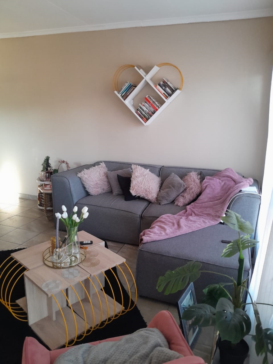 1 Bedroom Property for Sale in Mulbarton Gauteng