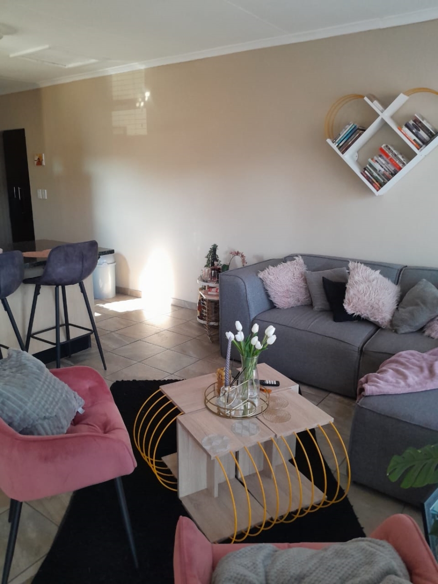 1 Bedroom Property for Sale in Mulbarton Gauteng