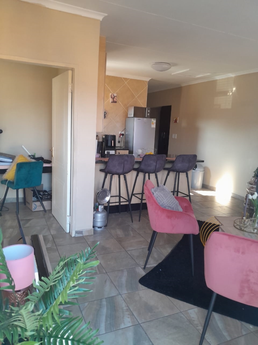 1 Bedroom Property for Sale in Mulbarton Gauteng