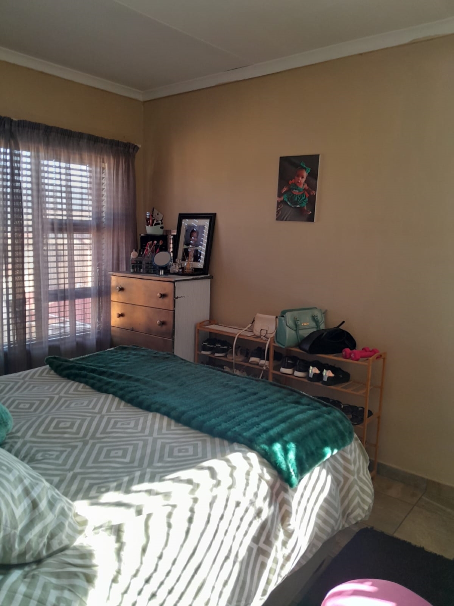 1 Bedroom Property for Sale in Mulbarton Gauteng