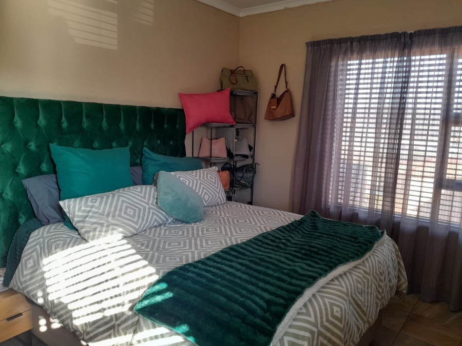 1 Bedroom Property for Sale in Mulbarton Gauteng