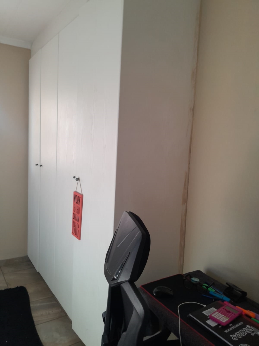 1 Bedroom Property for Sale in Mulbarton Gauteng
