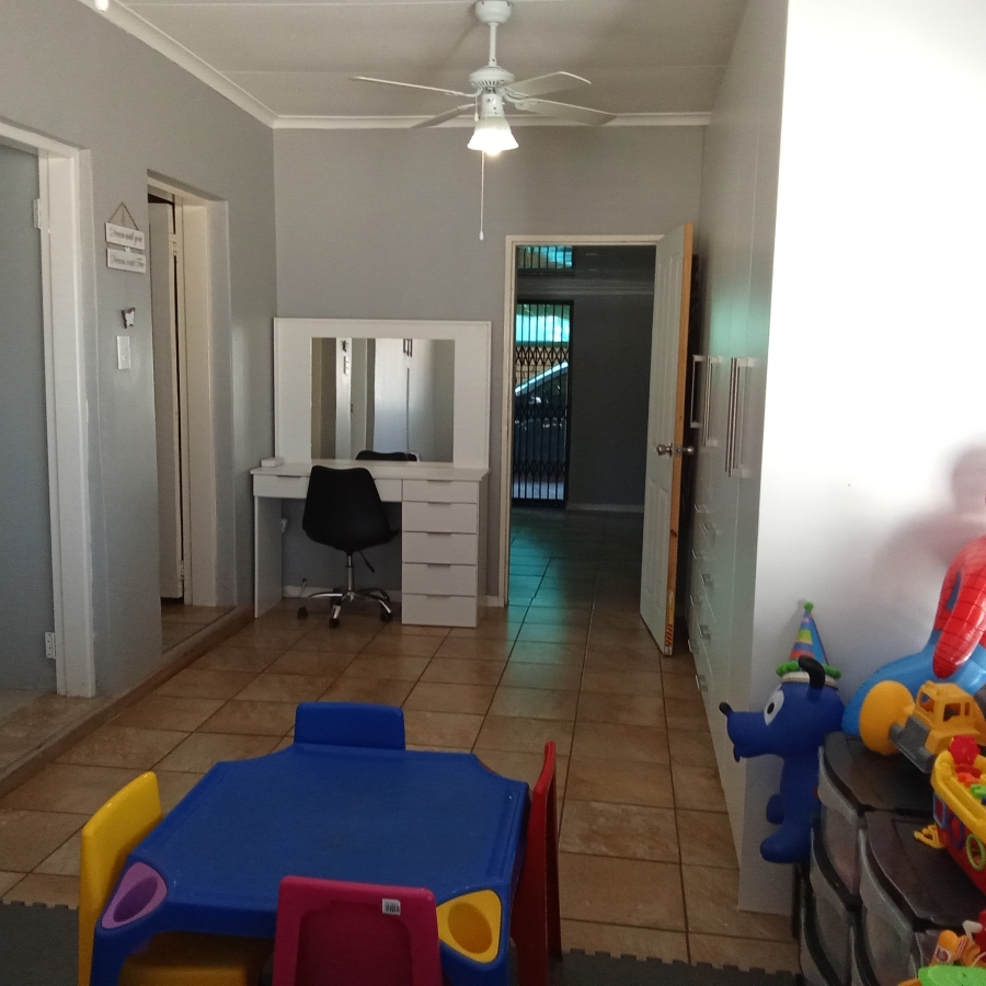 4 Bedroom Property for Sale in Witpoortjie Gauteng