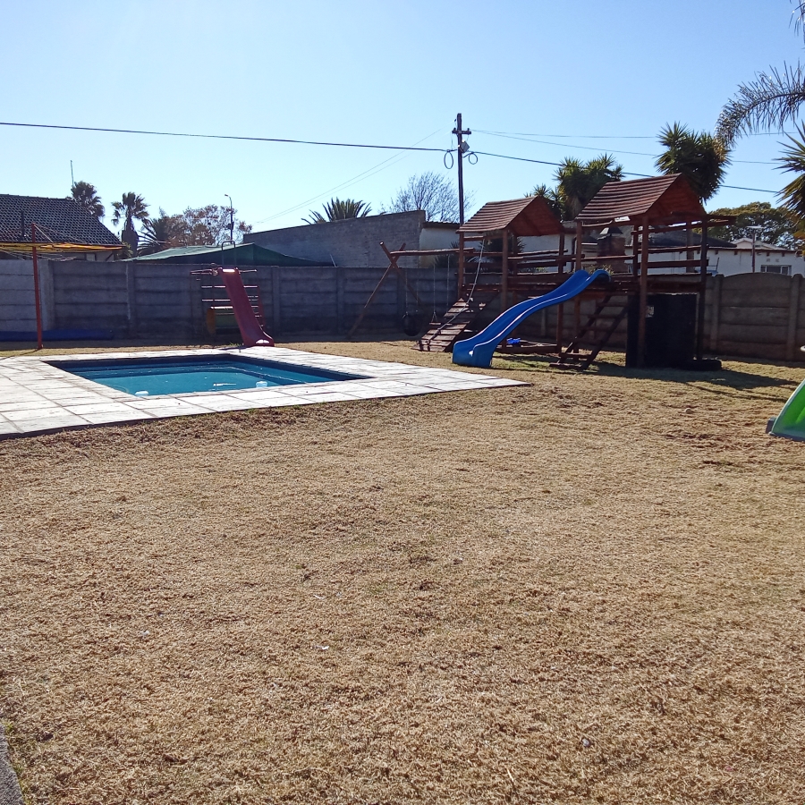 4 Bedroom Property for Sale in Witpoortjie Gauteng