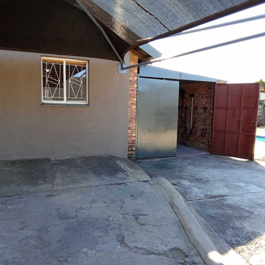 4 Bedroom Property for Sale in Witpoortjie Gauteng