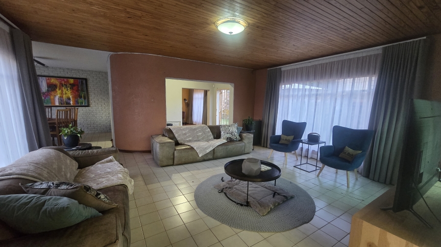 3 Bedroom Property for Sale in Garsfontein Gauteng