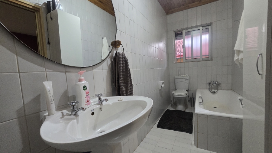 3 Bedroom Property for Sale in Garsfontein Gauteng