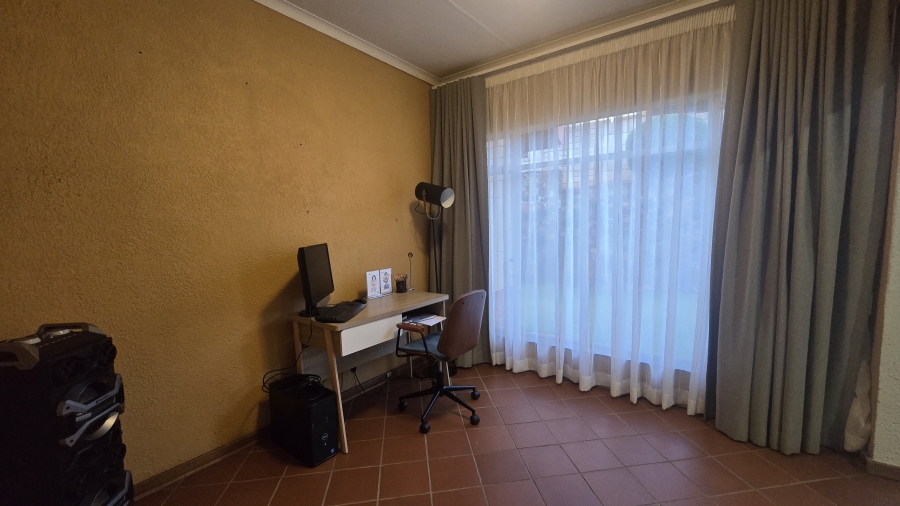 3 Bedroom Property for Sale in Garsfontein Gauteng