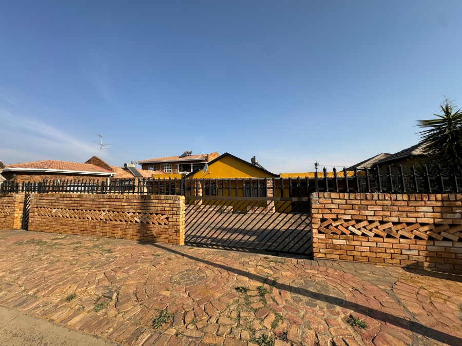 3 Bedroom Property for Sale in Lenasia South Gauteng