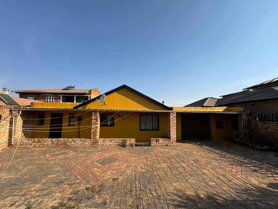3 Bedroom Property for Sale in Lenasia South Gauteng