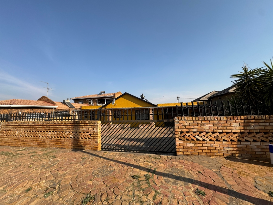 3 Bedroom Property for Sale in Lenasia South Gauteng