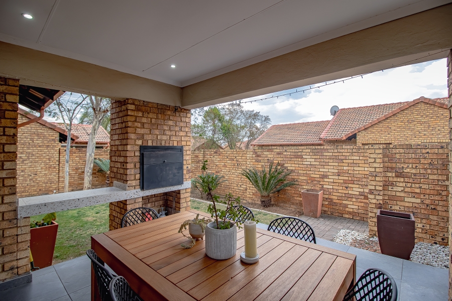 2 Bedroom Property for Sale in The Wilds Gauteng