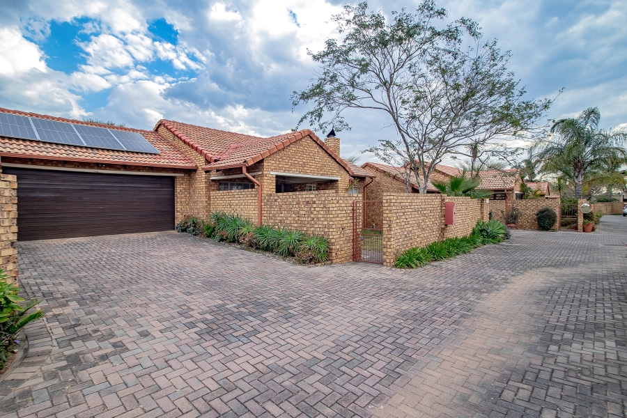 2 Bedroom Property for Sale in The Wilds Gauteng