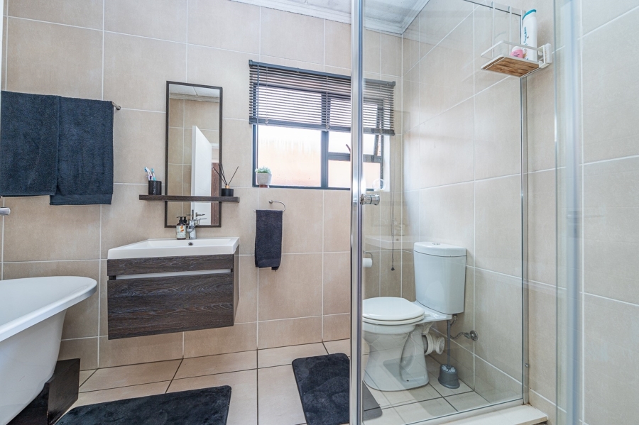 3 Bedroom Property for Sale in Olivedale Gauteng