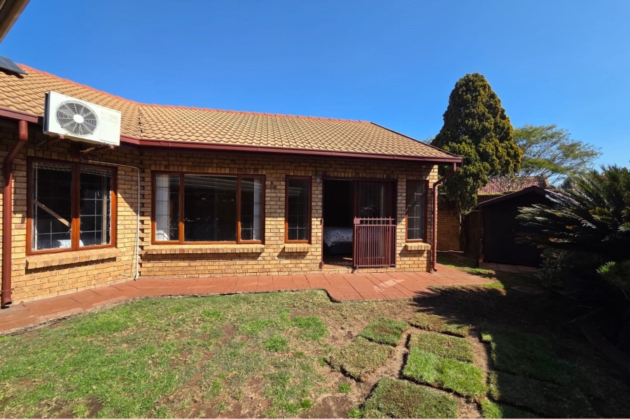 3 Bedroom Property for Sale in Eldoraigne Gauteng