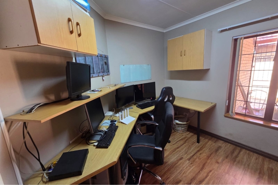 3 Bedroom Property for Sale in Eldoraigne Gauteng
