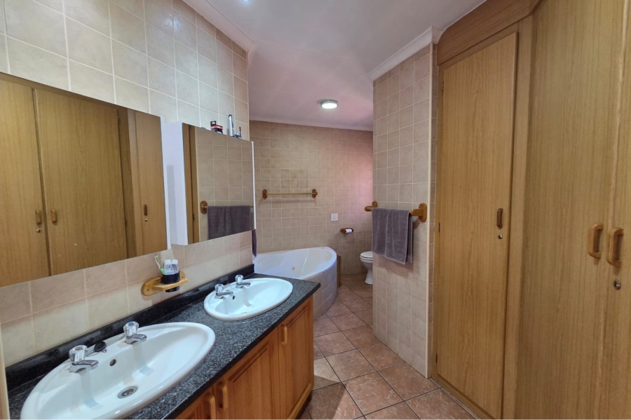 3 Bedroom Property for Sale in Eldoraigne Gauteng