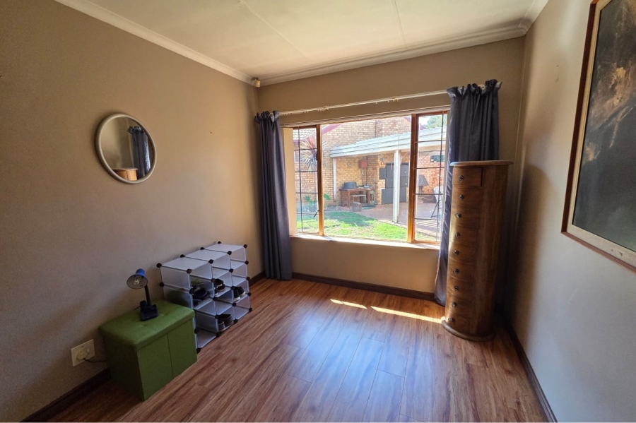 3 Bedroom Property for Sale in Eldoraigne Gauteng