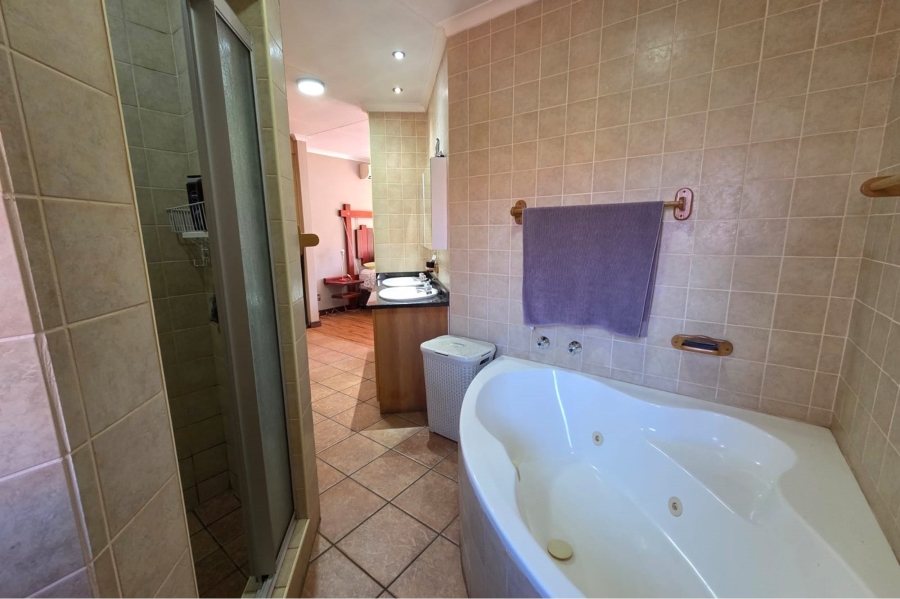 3 Bedroom Property for Sale in Eldoraigne Gauteng