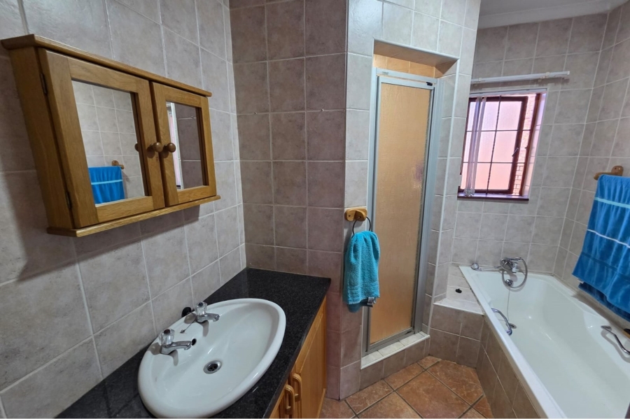 3 Bedroom Property for Sale in Eldoraigne Gauteng