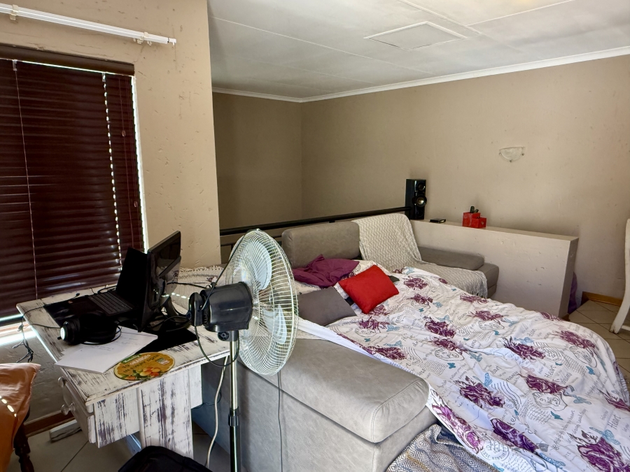 2 Bedroom Property for Sale in Noordheuwel Gauteng