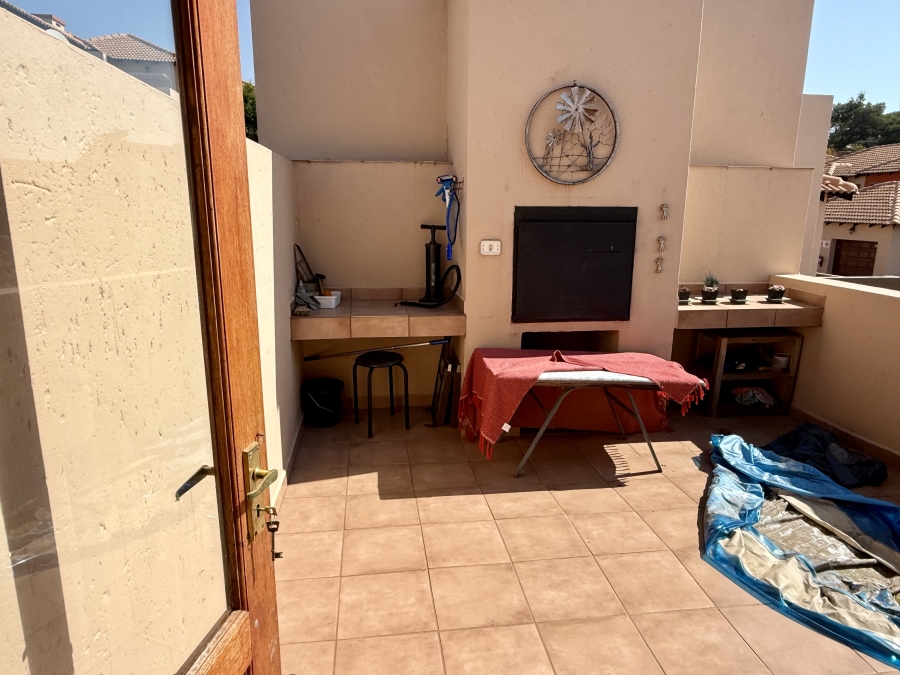 2 Bedroom Property for Sale in Noordheuwel Gauteng