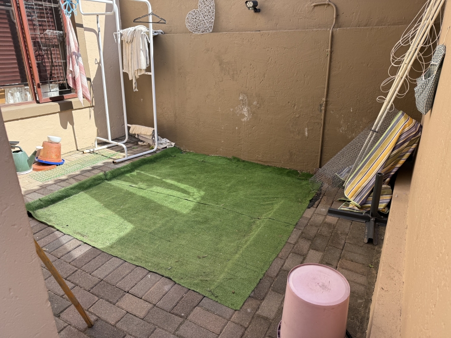 2 Bedroom Property for Sale in Noordheuwel Gauteng