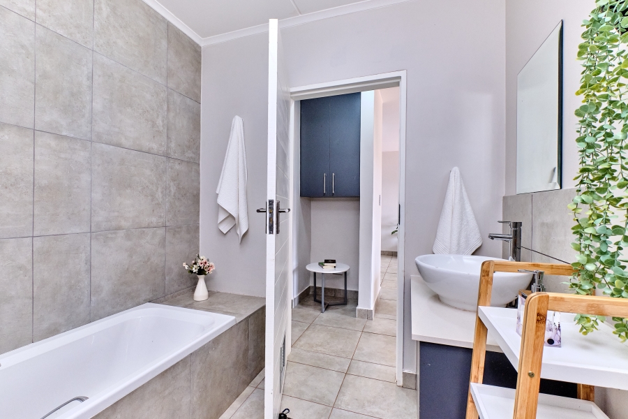 2 Bedroom Property for Sale in Raslouw Gauteng