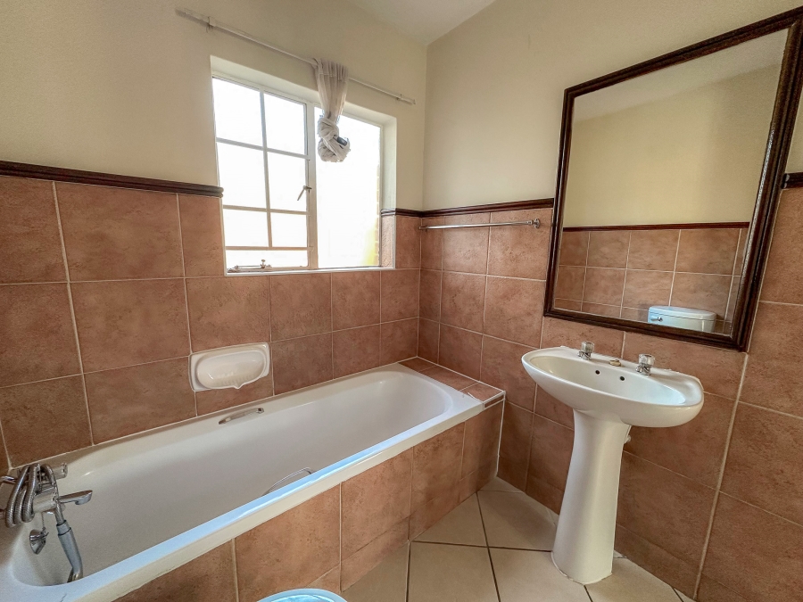 2 Bedroom Property for Sale in Eco Park Gauteng