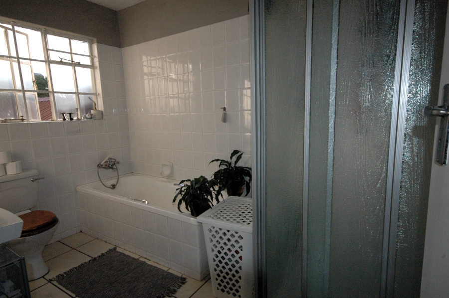 2 Bedroom Property for Sale in Faerie Glen Gauteng
