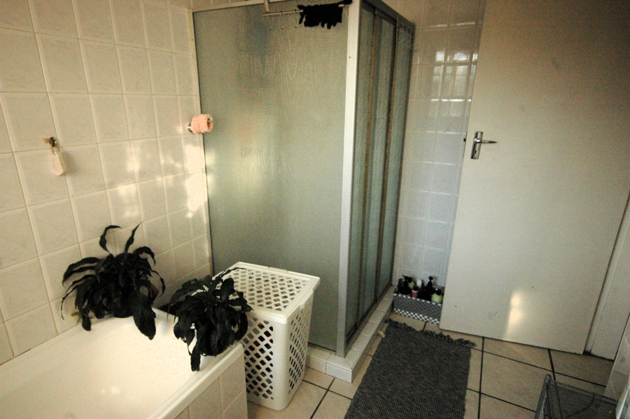 2 Bedroom Property for Sale in Faerie Glen Gauteng