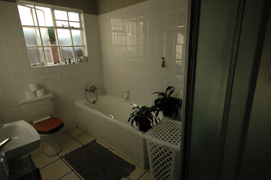 2 Bedroom Property for Sale in Faerie Glen Gauteng