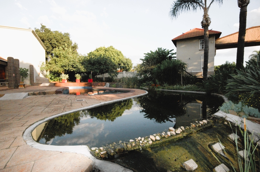2 Bedroom Property for Sale in Faerie Glen Gauteng