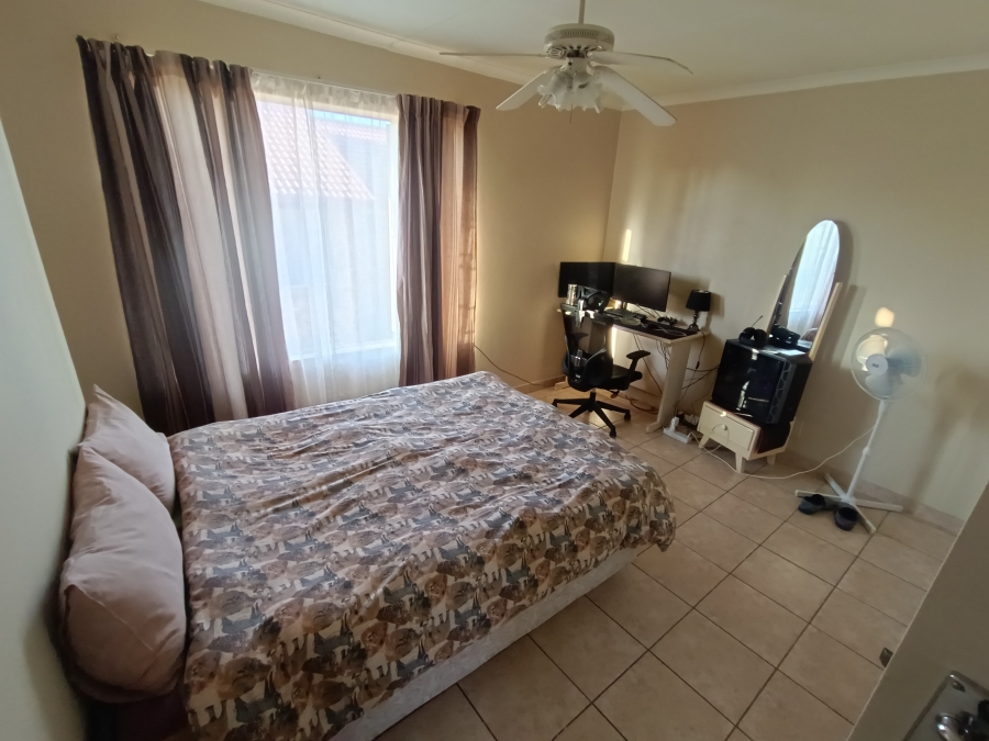 2 Bedroom Property for Sale in Zwartkop Gauteng