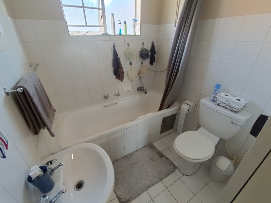 2 Bedroom Property for Sale in Zwartkop Gauteng