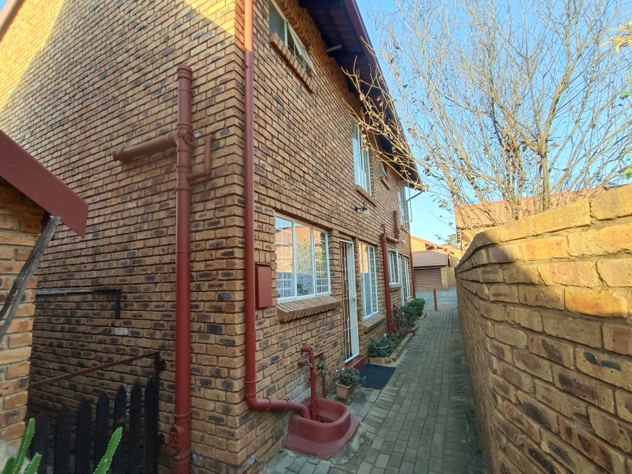 2 Bedroom Property for Sale in Zwartkop Gauteng