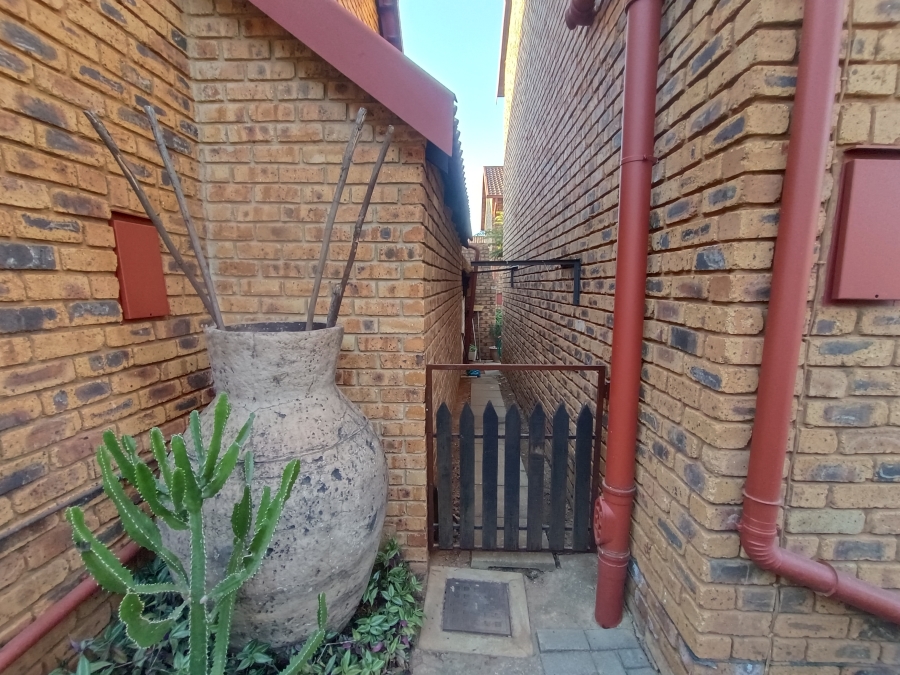 2 Bedroom Property for Sale in Zwartkop Gauteng
