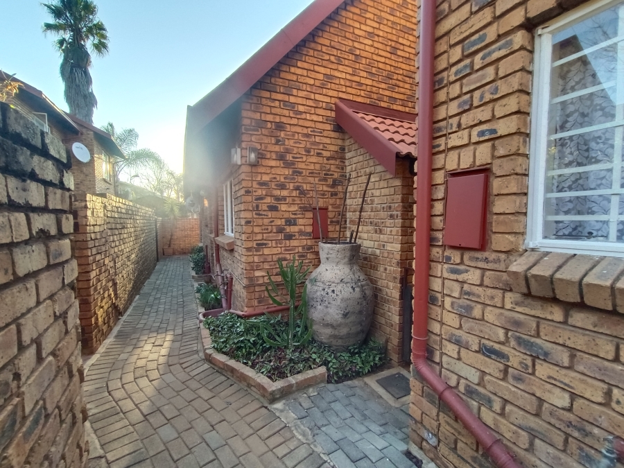 2 Bedroom Property for Sale in Zwartkop Gauteng