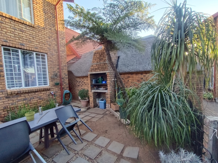 2 Bedroom Property for Sale in Zwartkop Gauteng