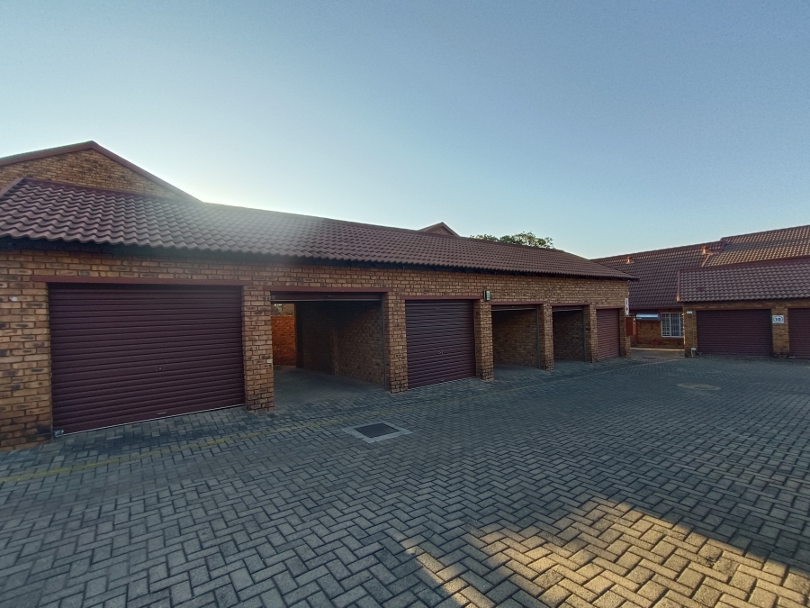 2 Bedroom Property for Sale in Zwartkop Gauteng