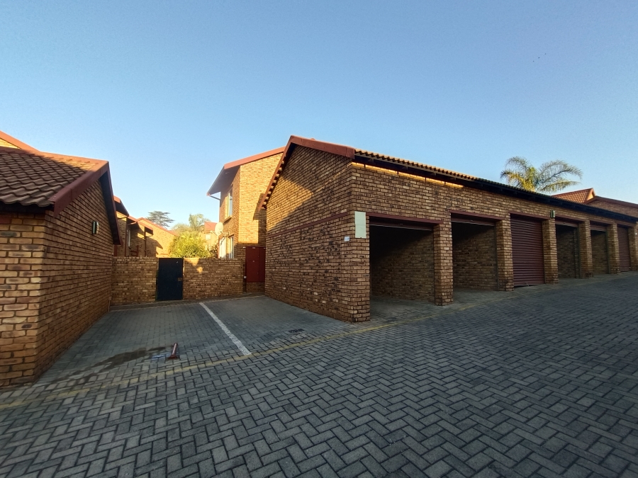 2 Bedroom Property for Sale in Zwartkop Gauteng