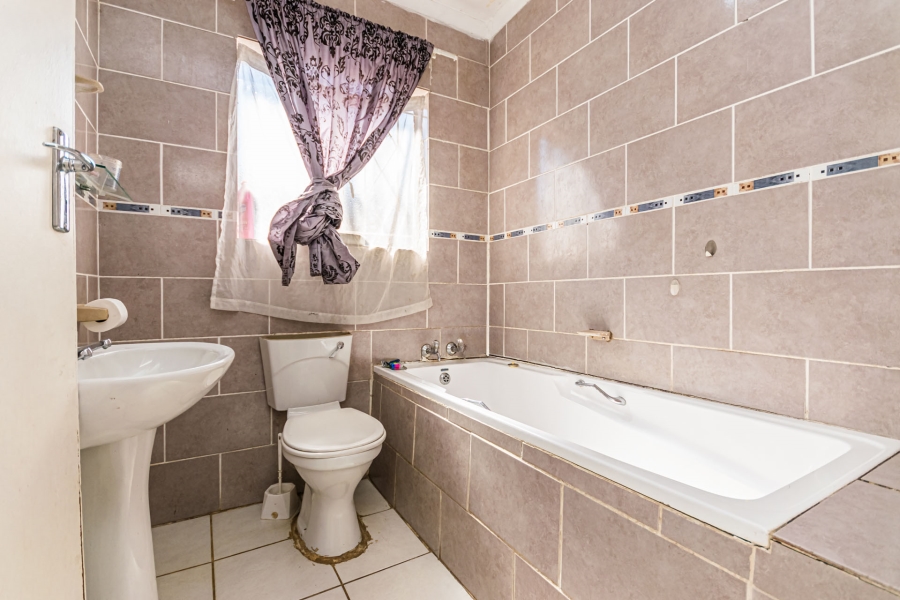 5 Bedroom Property for Sale in Krugersdorp West Gauteng