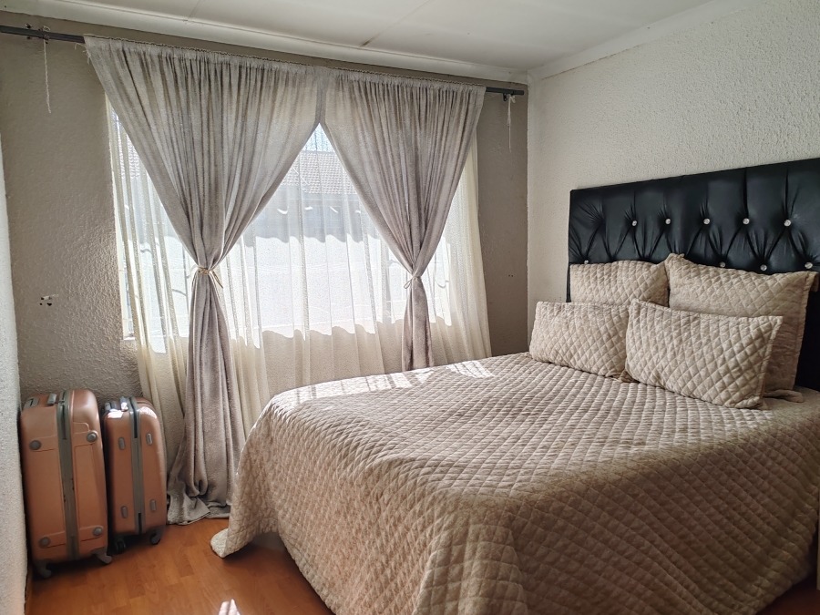 To Let 2 Bedroom Property for Rent in Birch Acres Gauteng