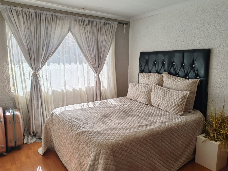 To Let 2 Bedroom Property for Rent in Birch Acres Gauteng