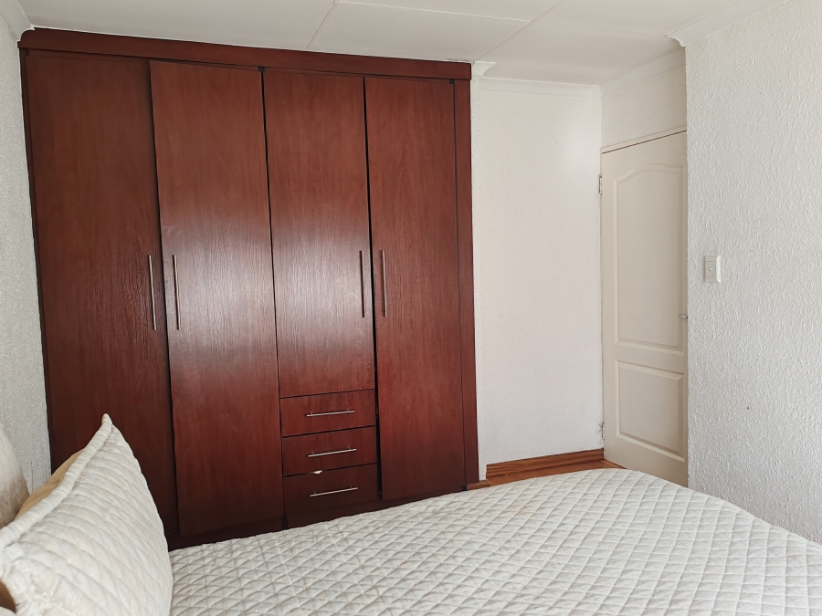 To Let 2 Bedroom Property for Rent in Birch Acres Gauteng