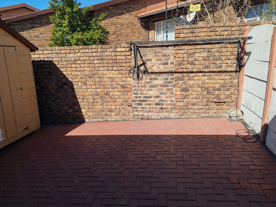 To Let 2 Bedroom Property for Rent in Birch Acres Gauteng